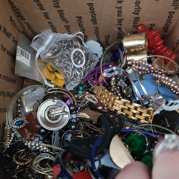 Jewerly crafting and wearable over 4 pounds (lot 2) - Picture 5 of 12
